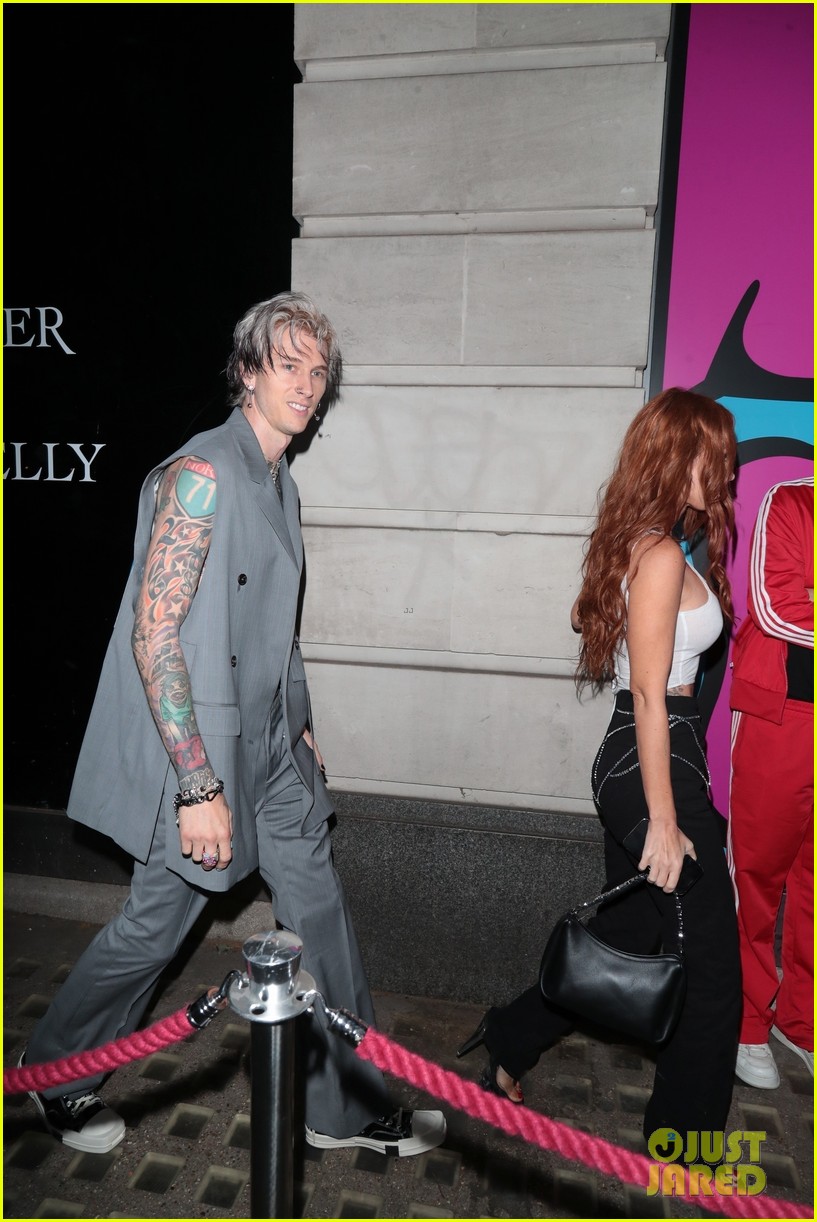 Megan Fox & Machine Gun Kelly Spotted Looking Happy Together in London(02)