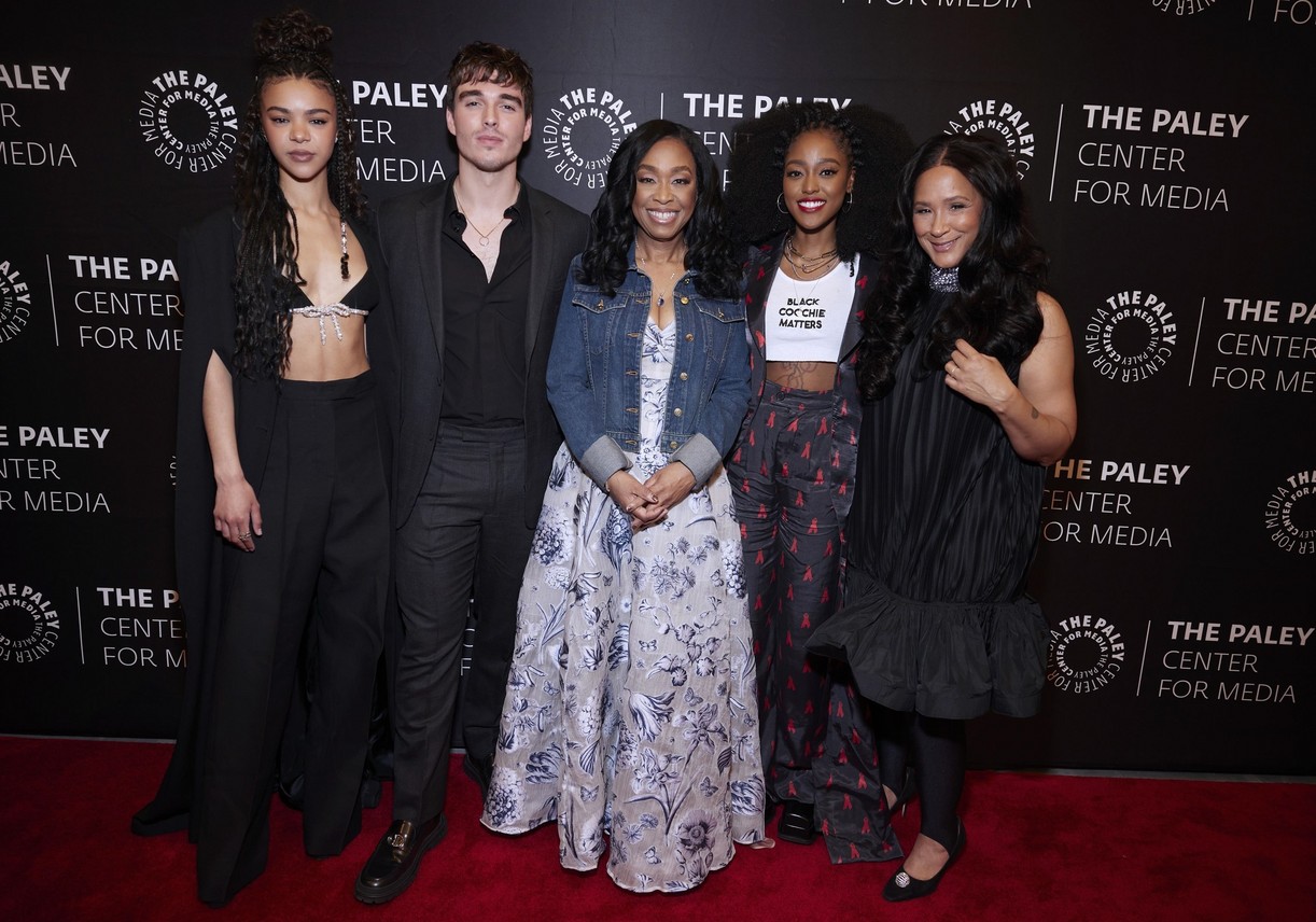 Photo queen charlotte screenings paley center dc events pics 12 Photo 4929781 Just Jared