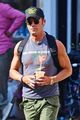 justin theroux shows off his muscles on coffee run in london 05