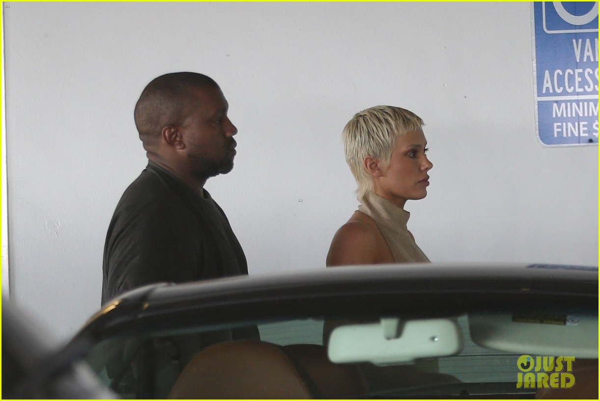 Photo: kanye west bianca censori pda outing 108 | Photo 4945716 | Just