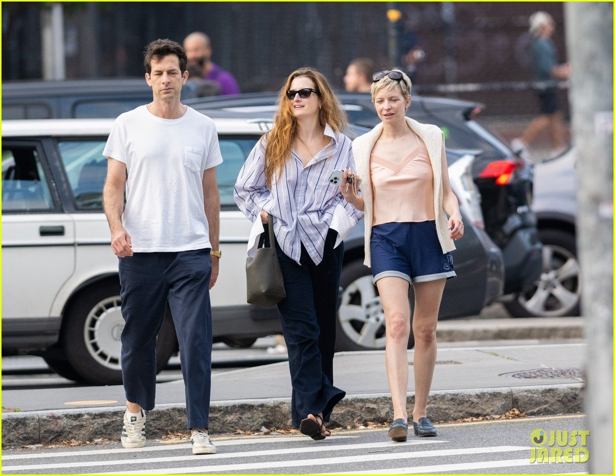 Mark Ronson & Wife Grace Gummer Meet Up with a Friend for Dinner in NYC
