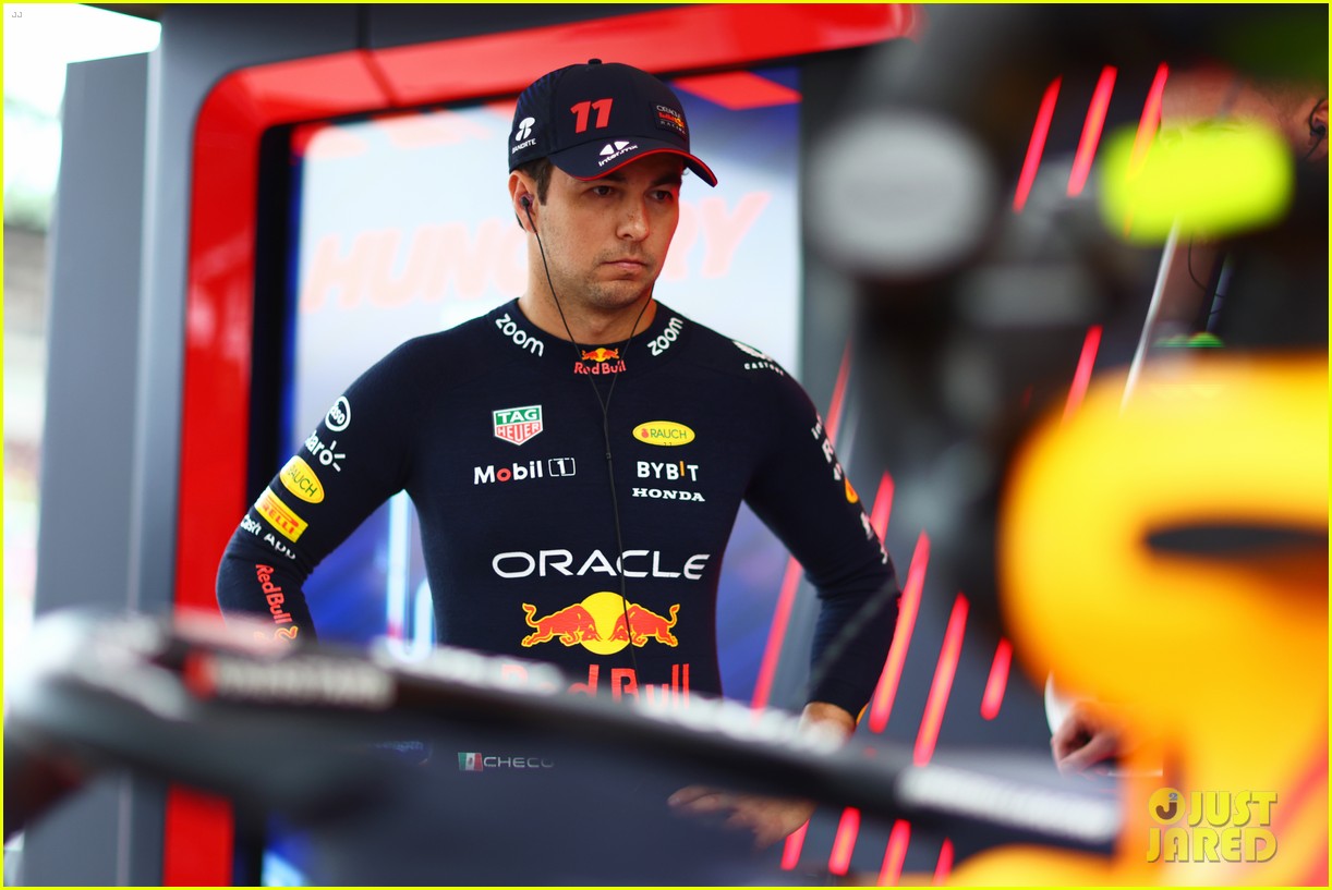 Daniel Ricciardo Gets Enthusiastic Back From Fans Ahead of F1's
