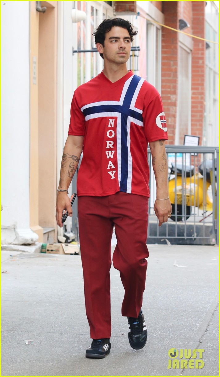 Joe Jonas Flashes a Peace Sign, Reps Norway Soccer Jersey Ahead of FIFA