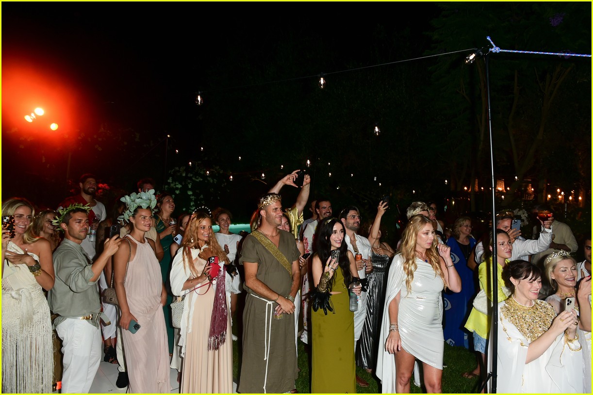 Gigi Hadid Helps Her Sister Alana Celebrate Her 40th Birthday Alongside