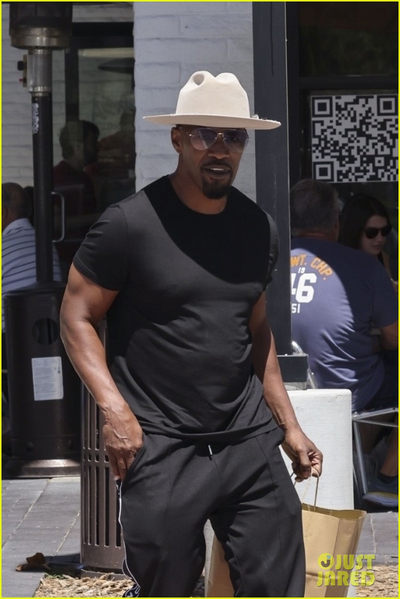 Jamie Foxx Looks Happy & Healthy in New Photos After Recent Medical