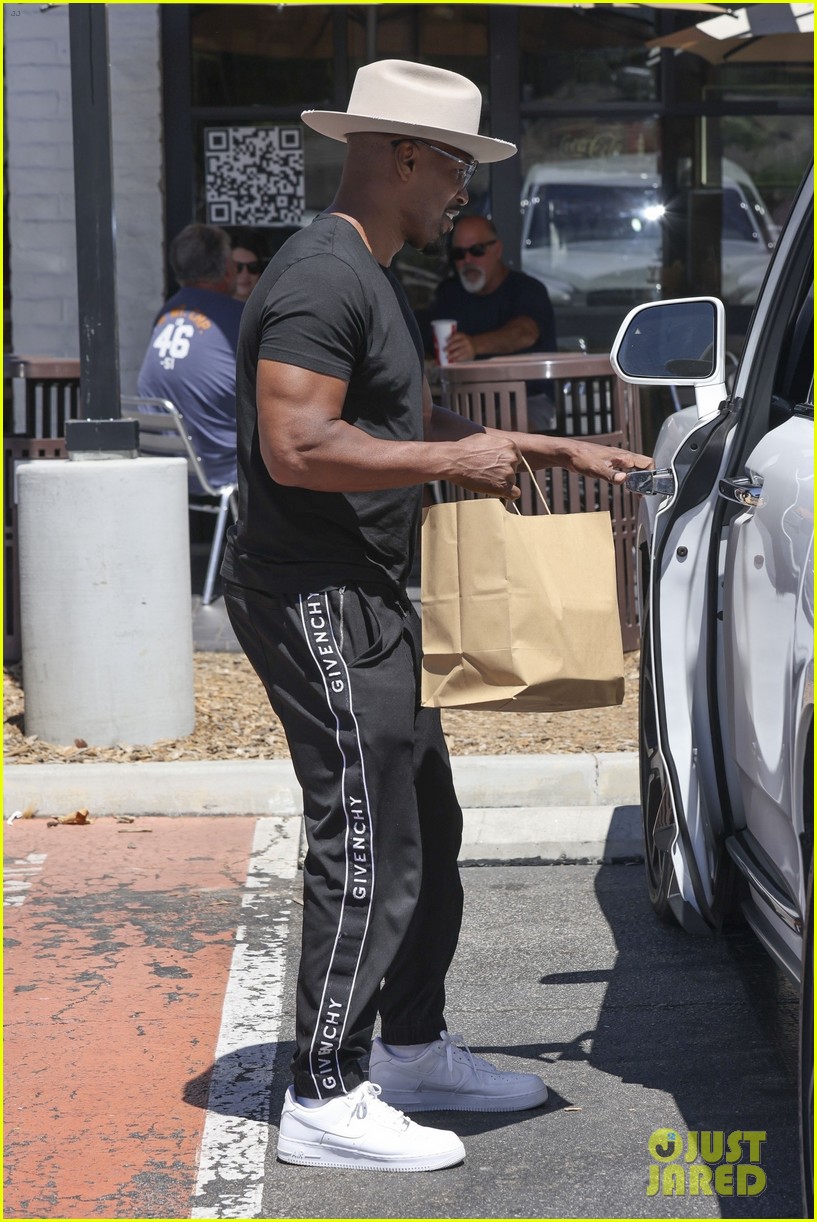 Jamie Foxx Looks Happy & Healthy in New Photos After Recent Medical