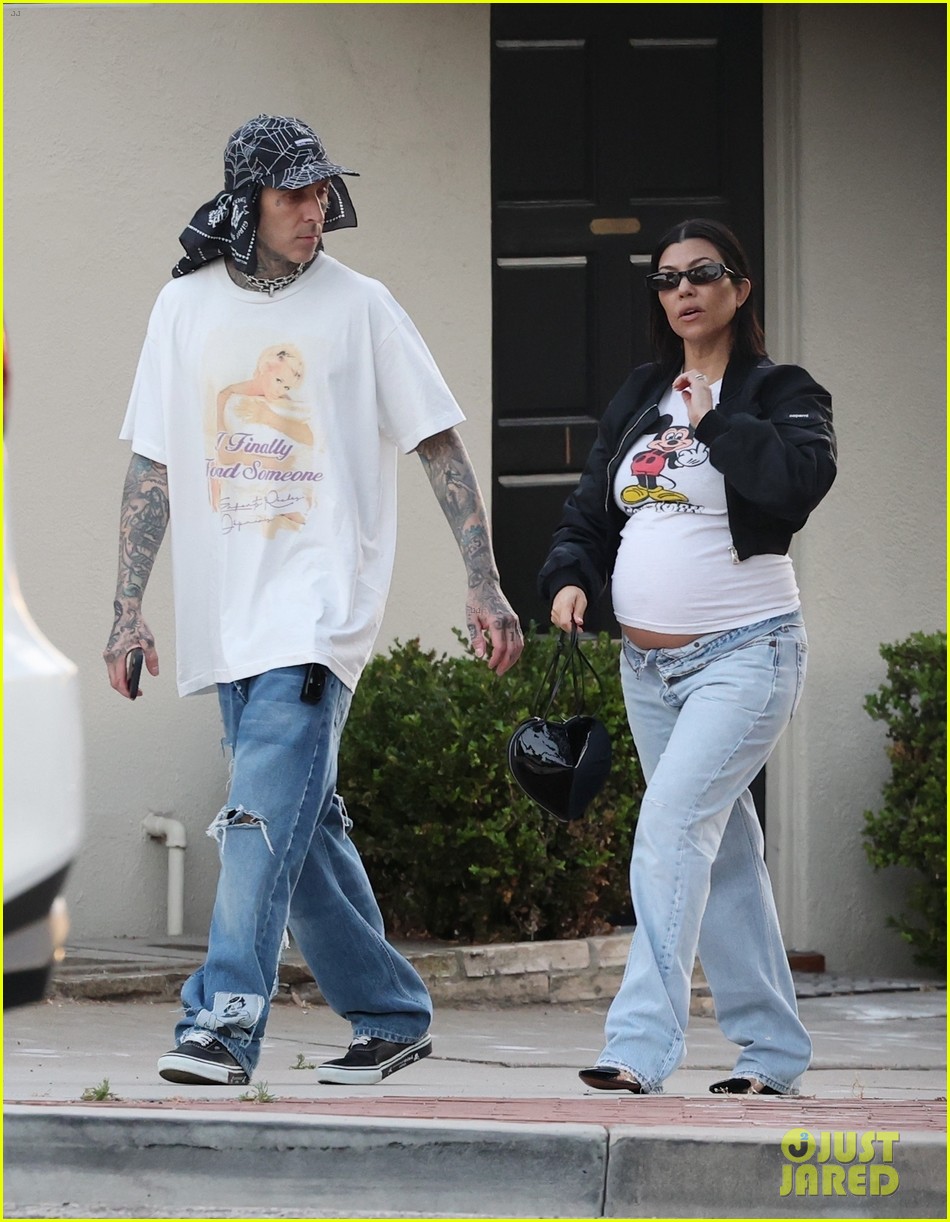 Kourtney Kardashian Dresses Baby Bump in Mickey Mouse Shirt During(02)