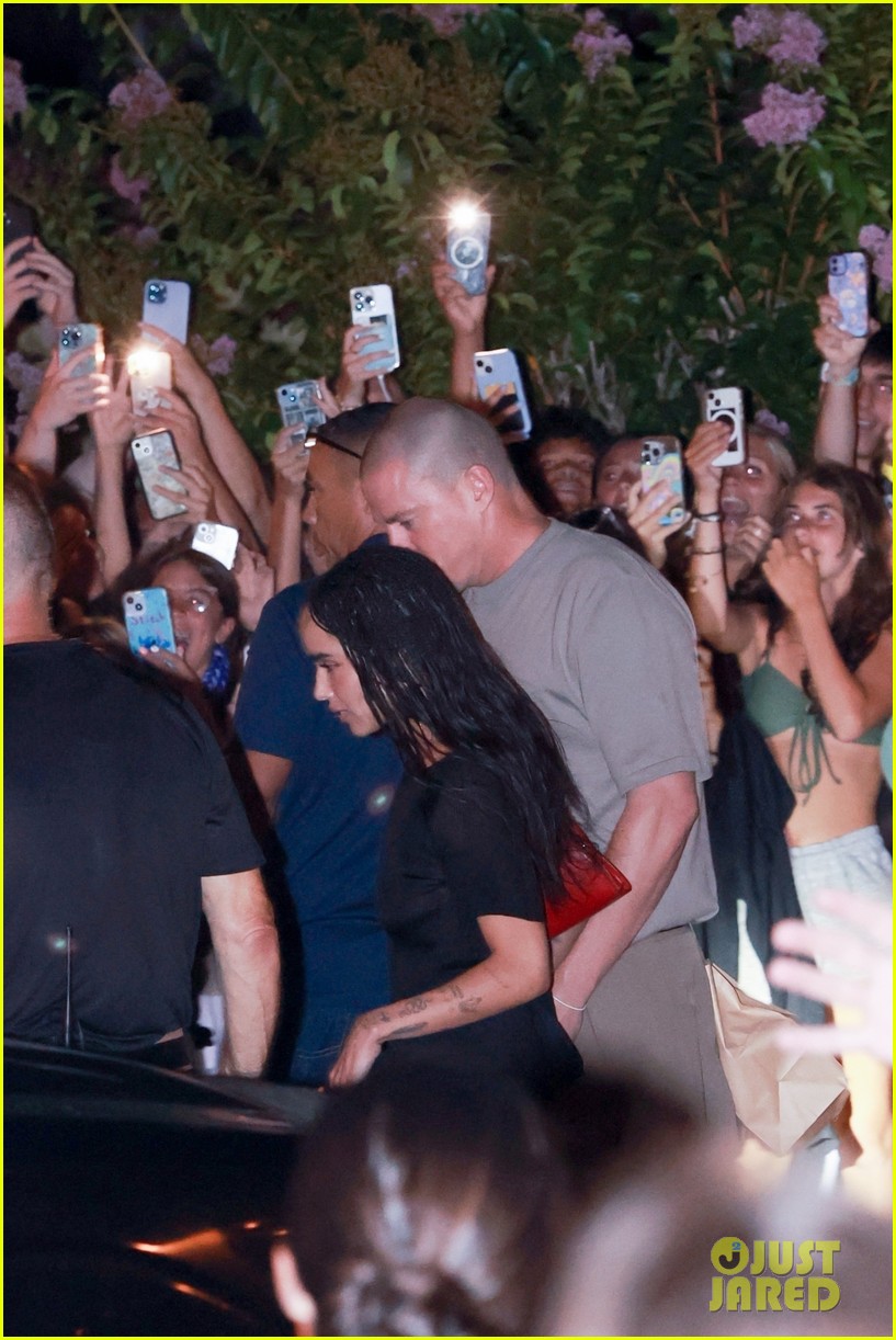 Taylor Swift Joins Cara Delevingne, Lana Del Rey, & More Stars Attend