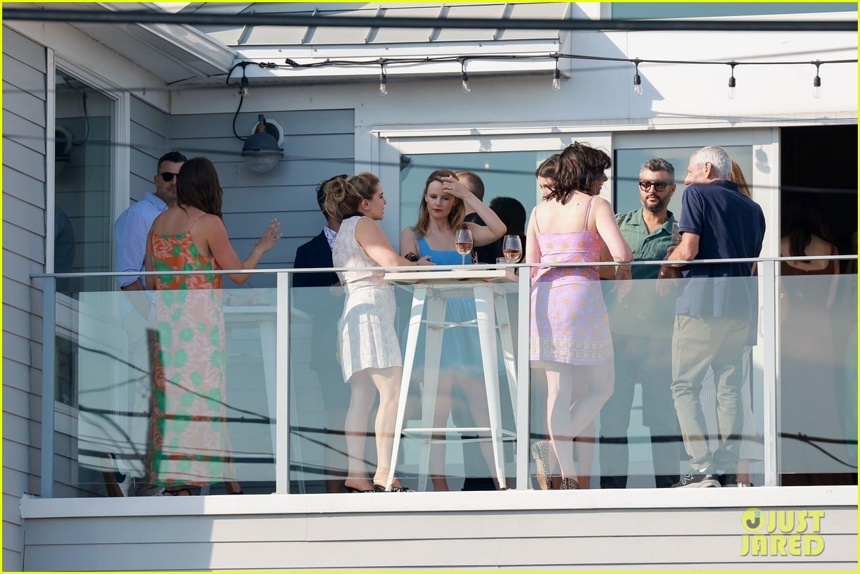 Taylor Swift Joins Cara Delevingne, Lana Del Rey, & More Stars Attend(02)