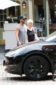 justin theroux grabs lunch with mom phyllis 05