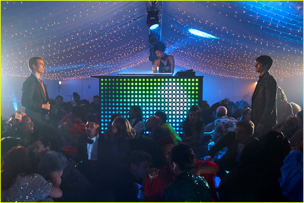 Best Tweets About Uma Thurman's Accent in 'Red, White & Royal Blue