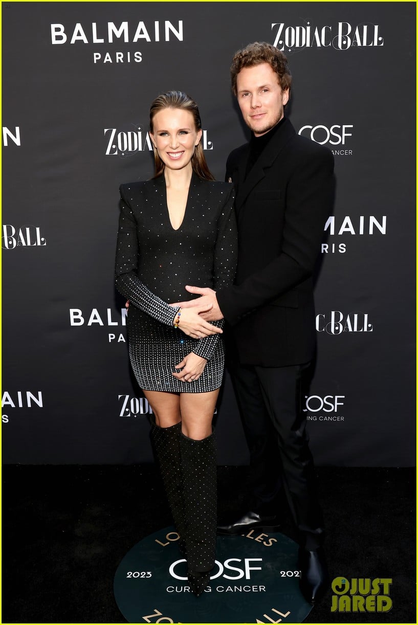 Barron Hilton & Wife Tessa Announce They're Expecting Baby No. 3 at(02)