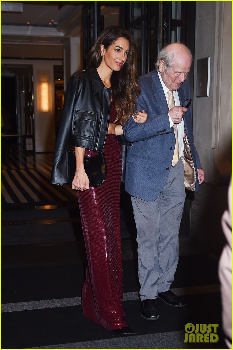 & Amal Clooney Step Out To Dinner With Their Family in NYC