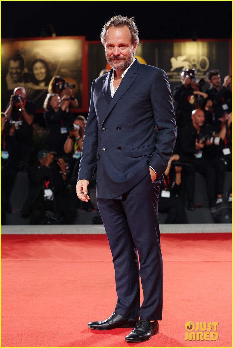 Jessica Chastain Shimmers in Gucci at 'Memory' Premiere Held During