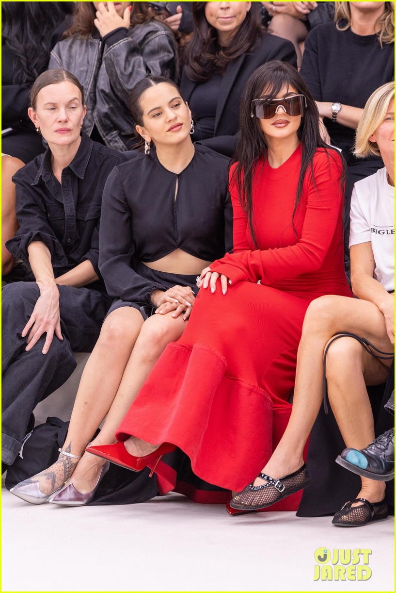 Kylie Jenner Joins Rosalia & Jordyn Woods Front Row For Acne Studios(02)