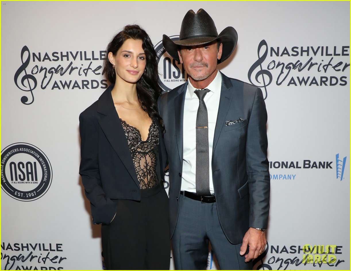 tim mcgraw daughter audrey step out for nashville songwriter awards 02
