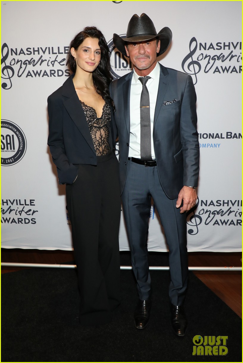 tim mcgraw daughter audrey step out for nashville songwriter awards 04