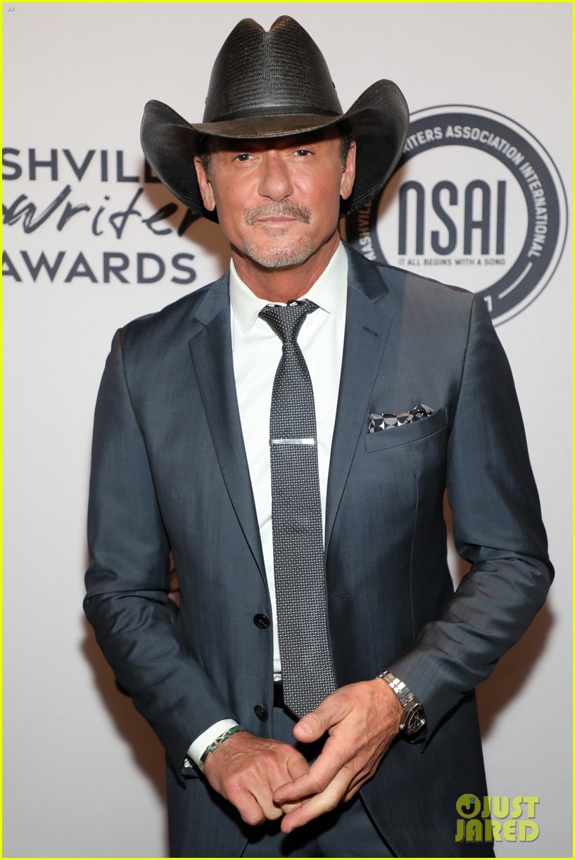 tim mcgraw daughter audrey step out for nashville songwriter awards 054972395