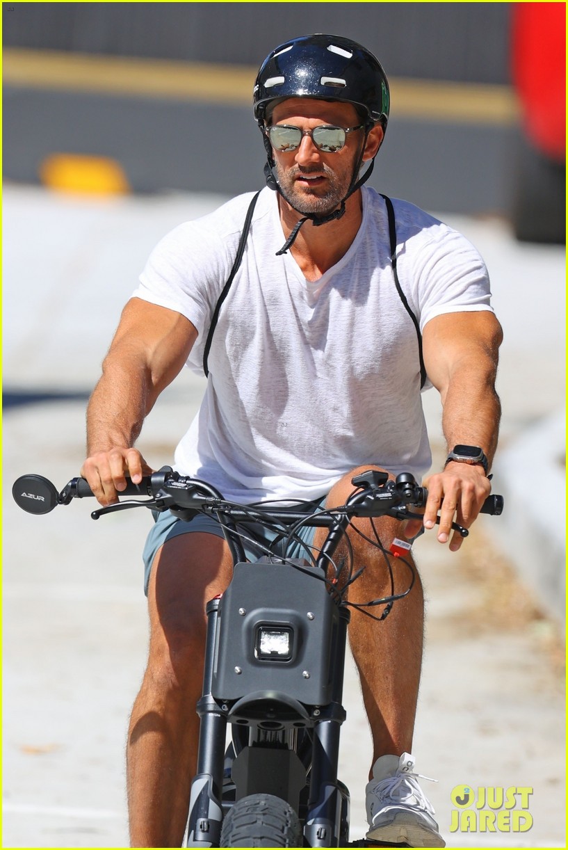 Tim Robards, the First 'Bachelor' in Australia, Bares Buff Body During