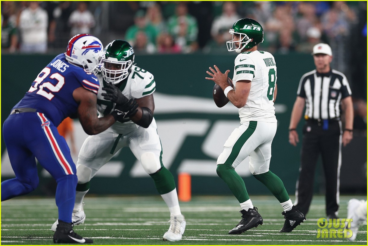 Is Aaron Rodgers Out for Season? Injury Update From Jets, & It Doesn't ...
