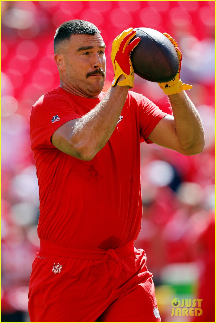 Taylor Swift Seen Having So Much Fun at Travis Kelce&rsquo;s Chiefs Game Amid