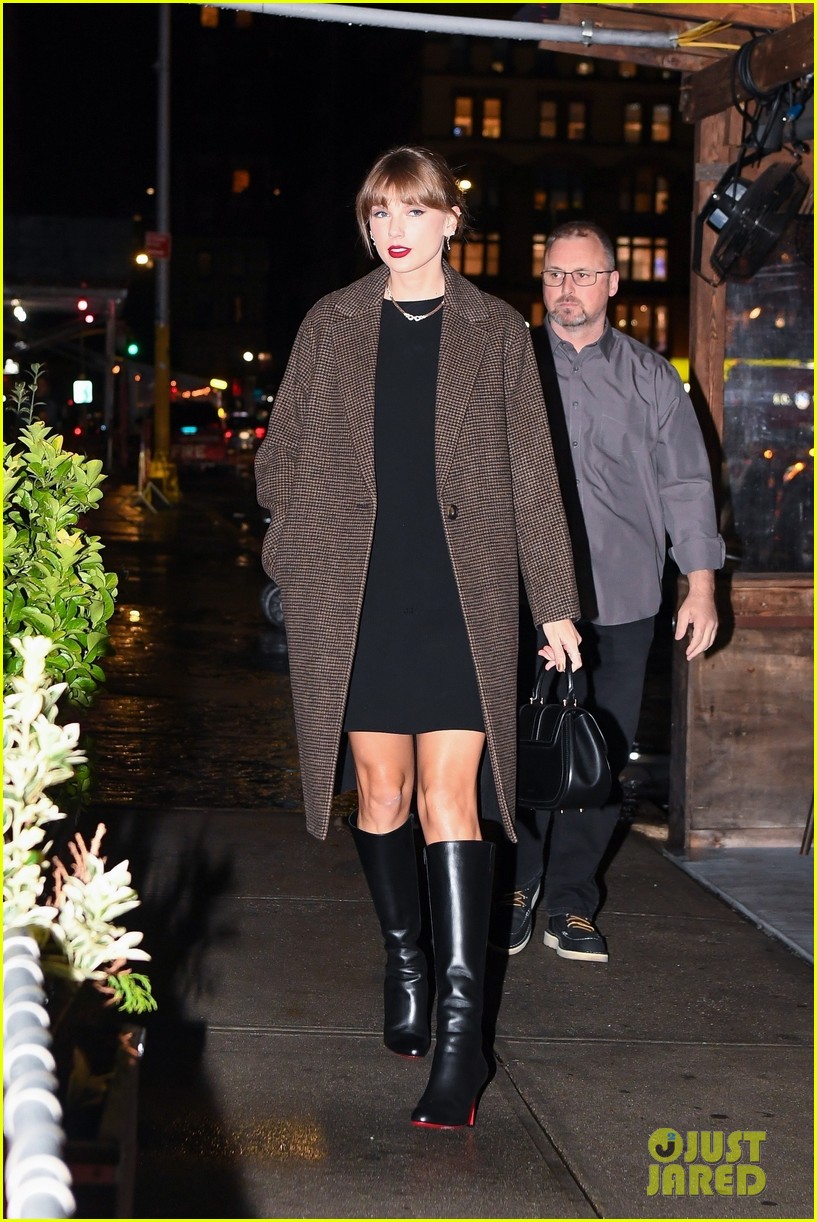 Taylor Swift Joins Laura Dern, Greta Gerwig & Zoe Kravitz for Dinner in