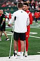 aaron rodgers crutches on field05