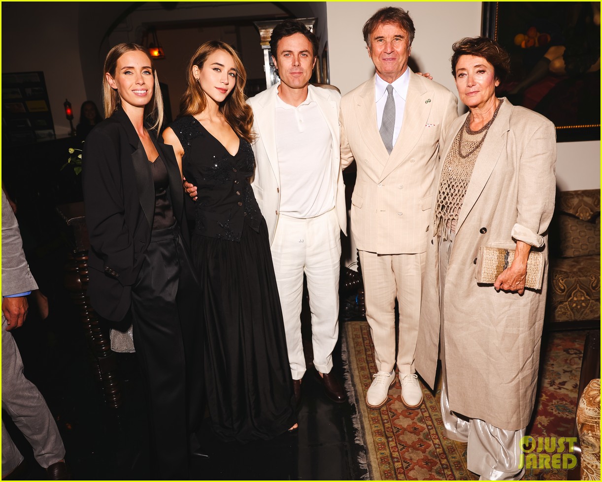 Jennifer Lopez Joins Chris Pine, Gwyneth Paltrow, & More Stars at