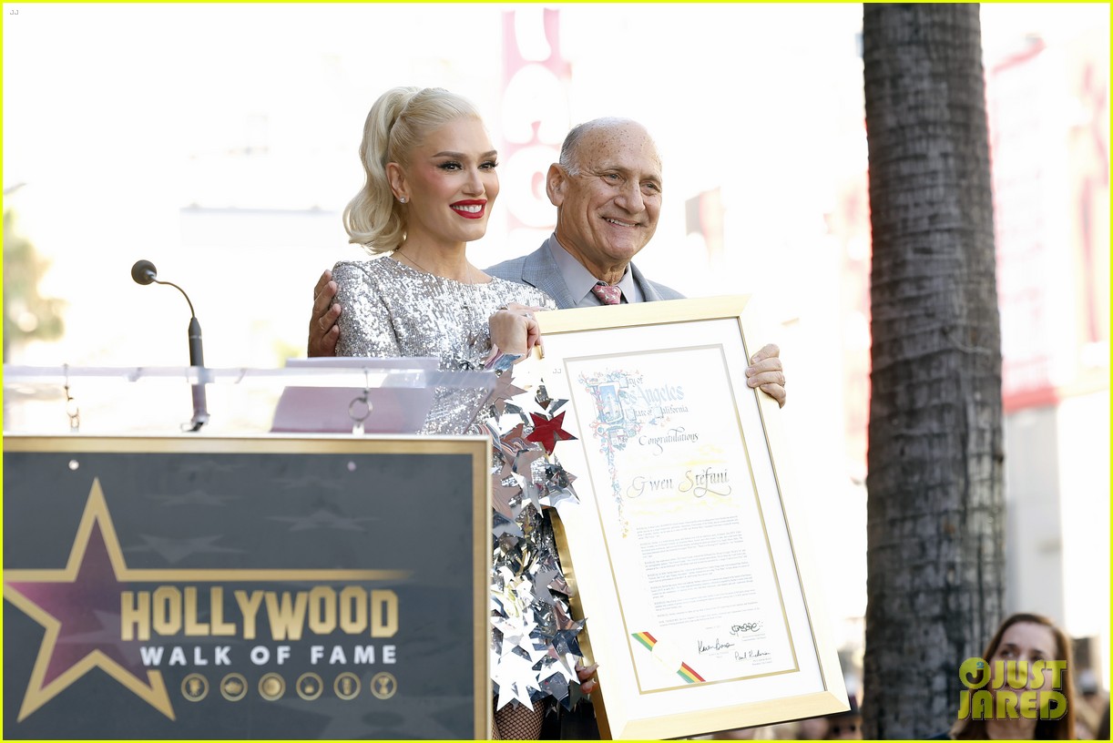 Gwen Stefani Gets Support From Blake Shelton, Her 3 Kids at Walk of