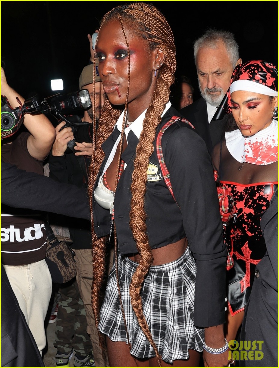 Jodie TurnerSmith Attends Casamigos Halloween Party Amid Joshua(02)