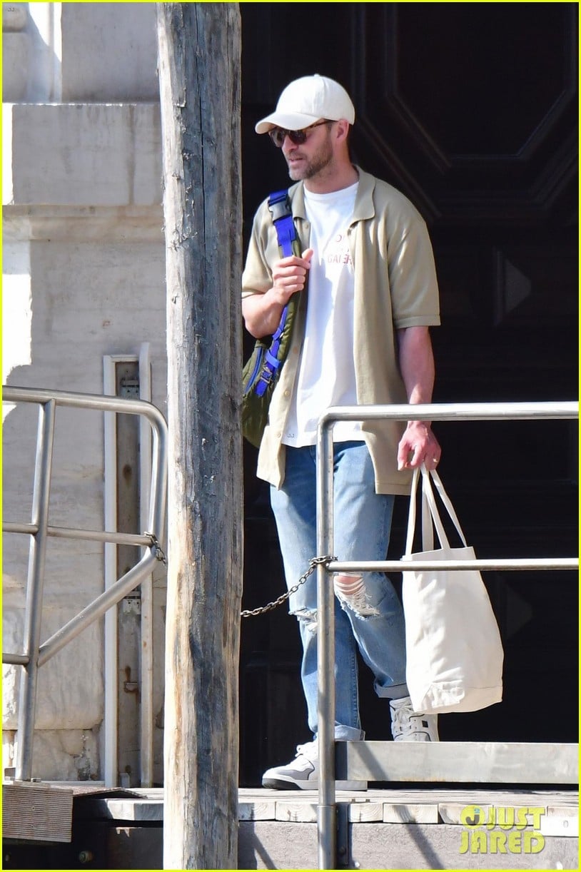 Jessica Biel & Justin Timberlake Enjoy a Boat Ride in Venice During