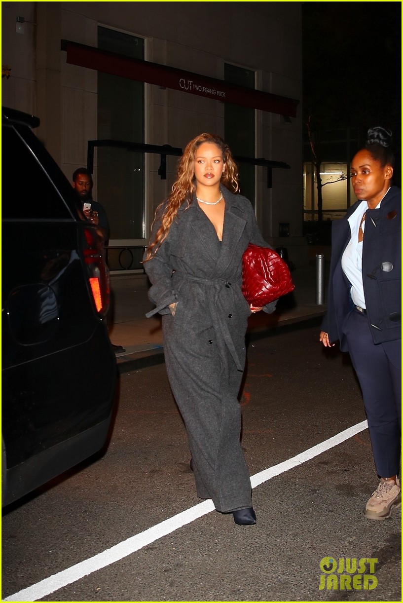 Rihanna Bundles Up in Chic Coat During Chilly Night in NYC Photo