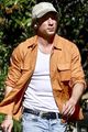 jeremy allen white visits farmers market studio city 04