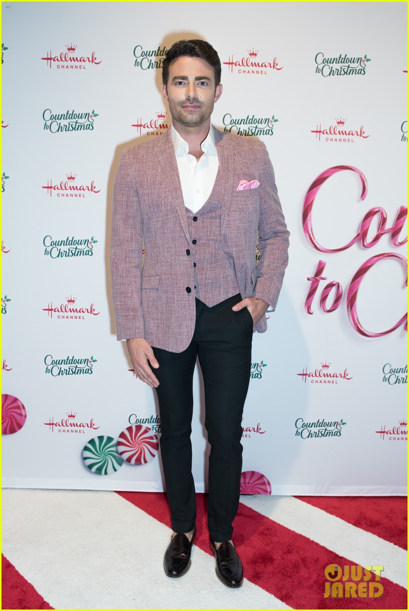 Hallmark Channel Brings Its Actors Together for Star-Studded Countdown