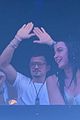 katy perry orlando bloom at chainsmokers show 02