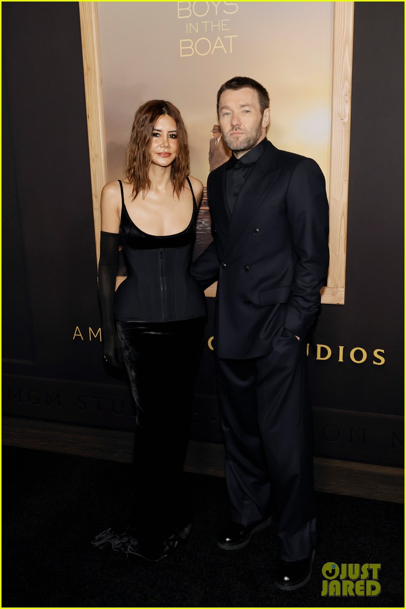 boys in boat los angeles054994405