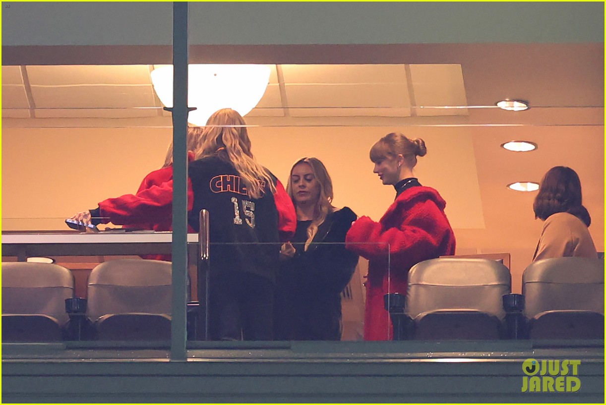 Brittany Mahomes Shares Cute New Pic With Taylor Swift From Chiefs