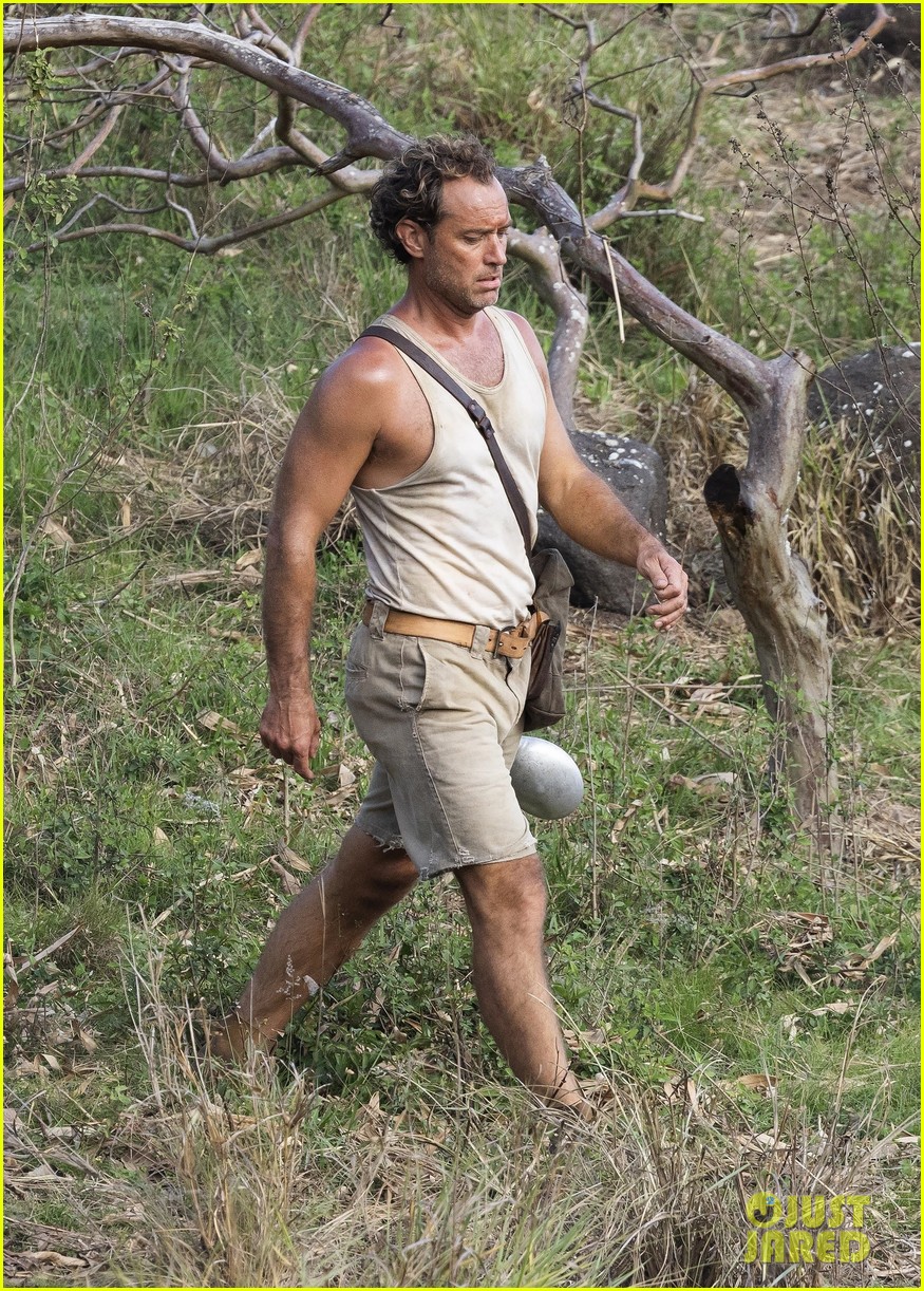 Sydney Sweeney, Jude Law, & Daniel Bruhl Play With a Donkey on 