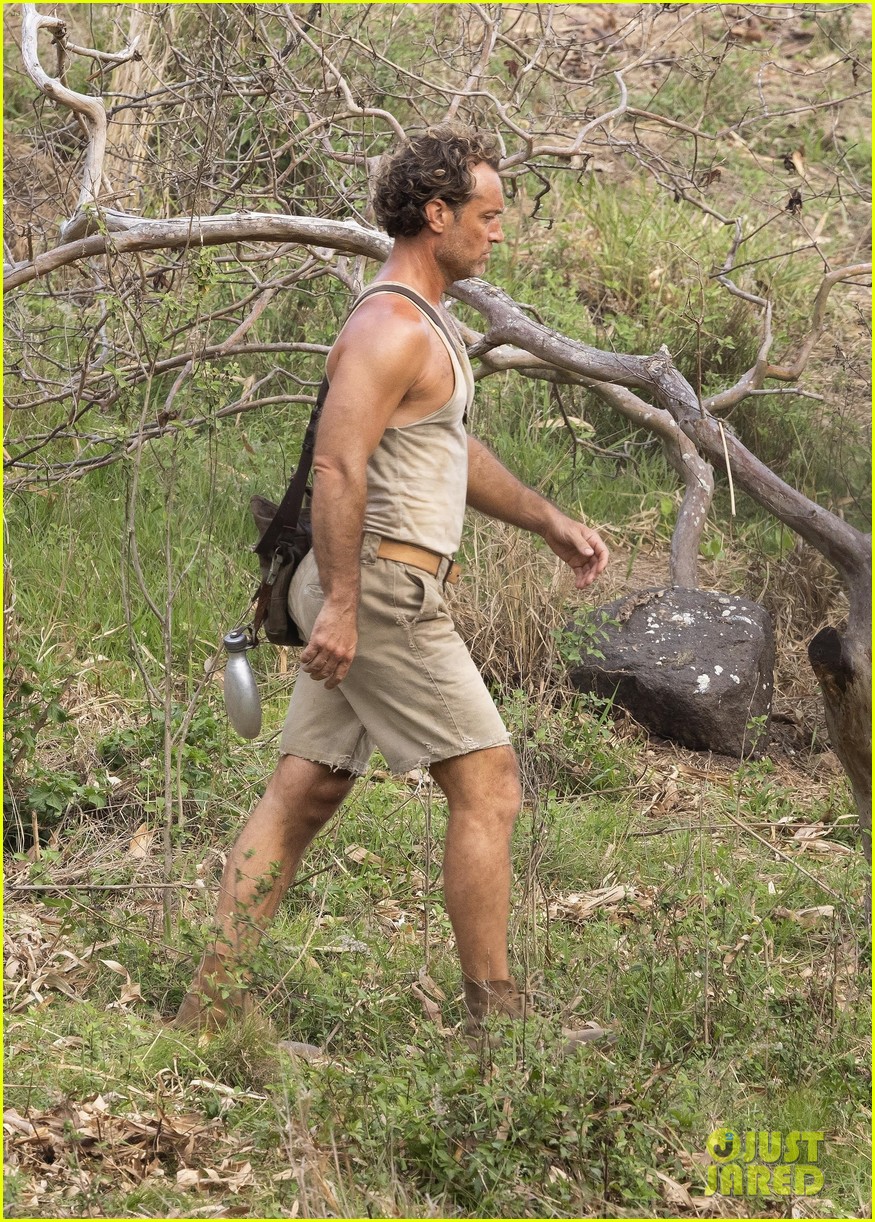 Sydney Sweeney, Jude Law, & Daniel Bruhl Play With a Donkey on 