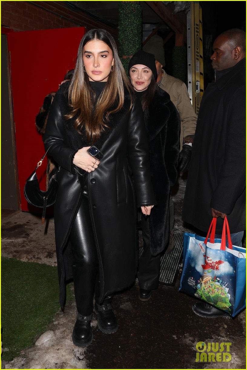 Kyle Richards & Mauricio Umansky Run Into 'Real Housewives' SuperFan