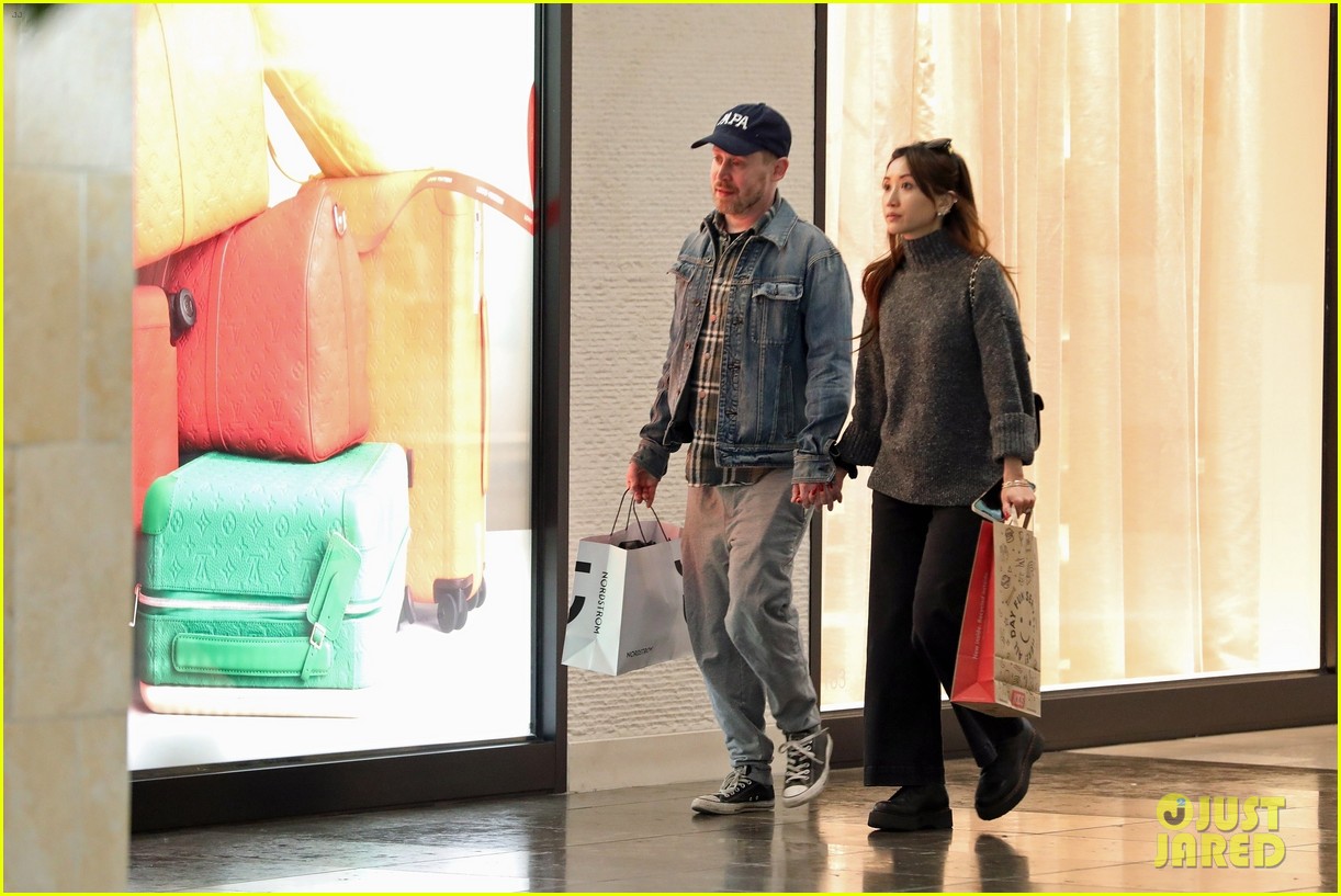 macaulay culkin brenda song shopping trip 014995612