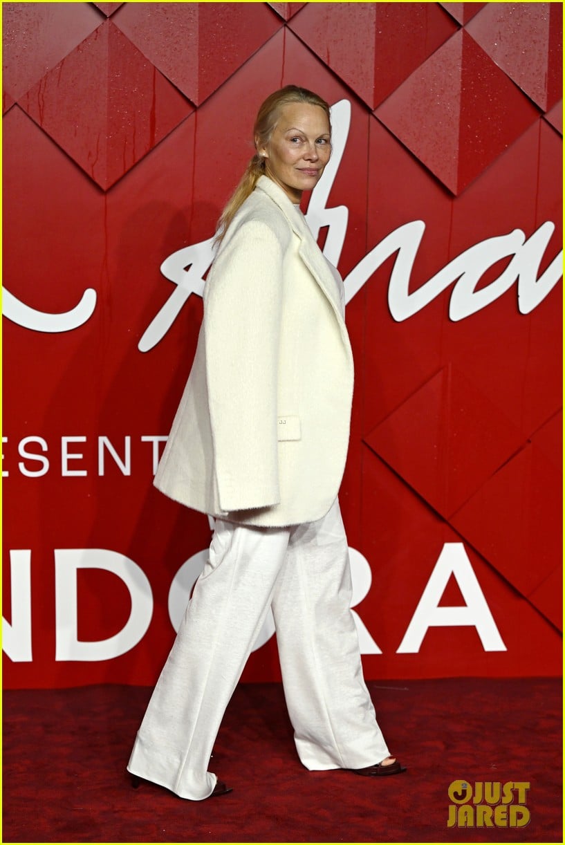 Pamela Anderson Goes MakeupFree at Fashion Awards 2023 Photo 4992354