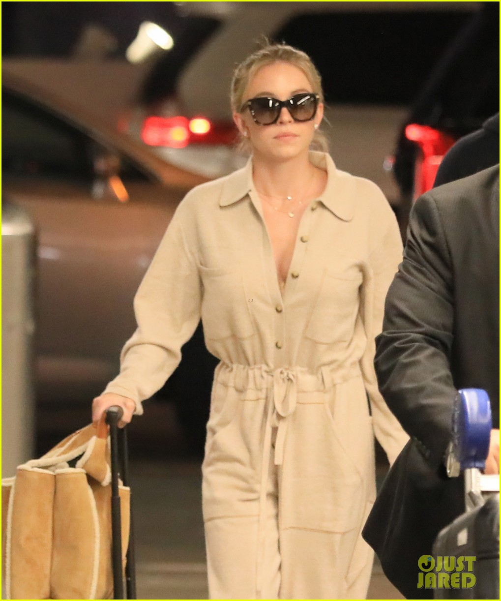 Sydney Sweeney & Fiancé Jonathan Davino Head Back to Sydney After