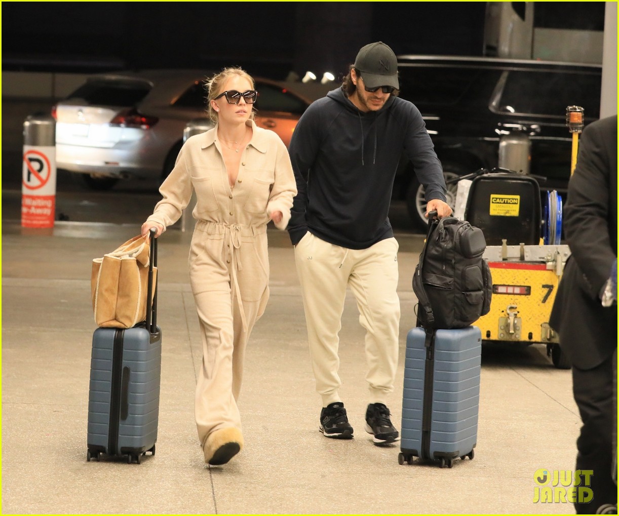 Sydney Sweeney & Fiancé Jonathan Davino Head Back to Sydney After