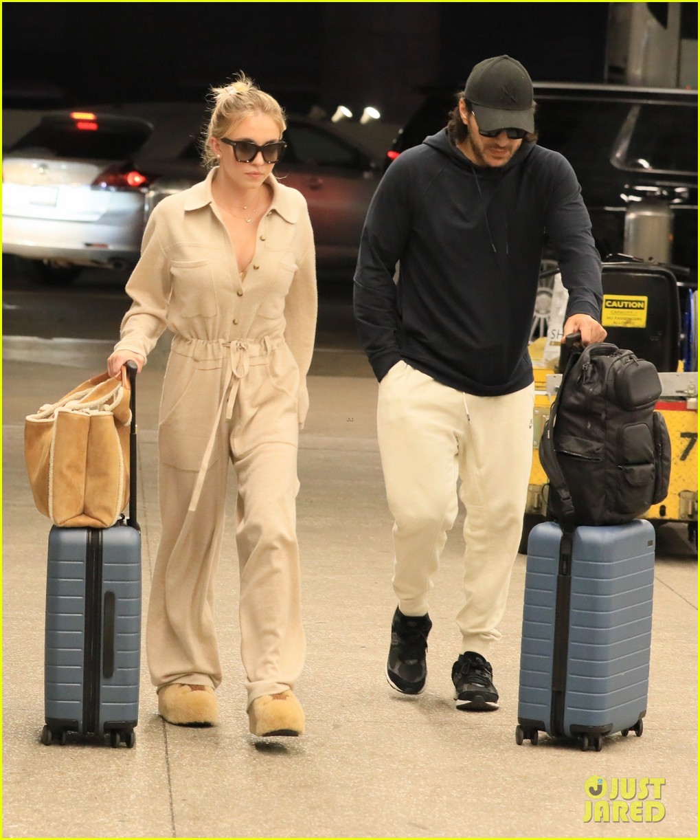 Sydney Sweeney & Fiancé Jonathan Davino Head Back to Sydney After