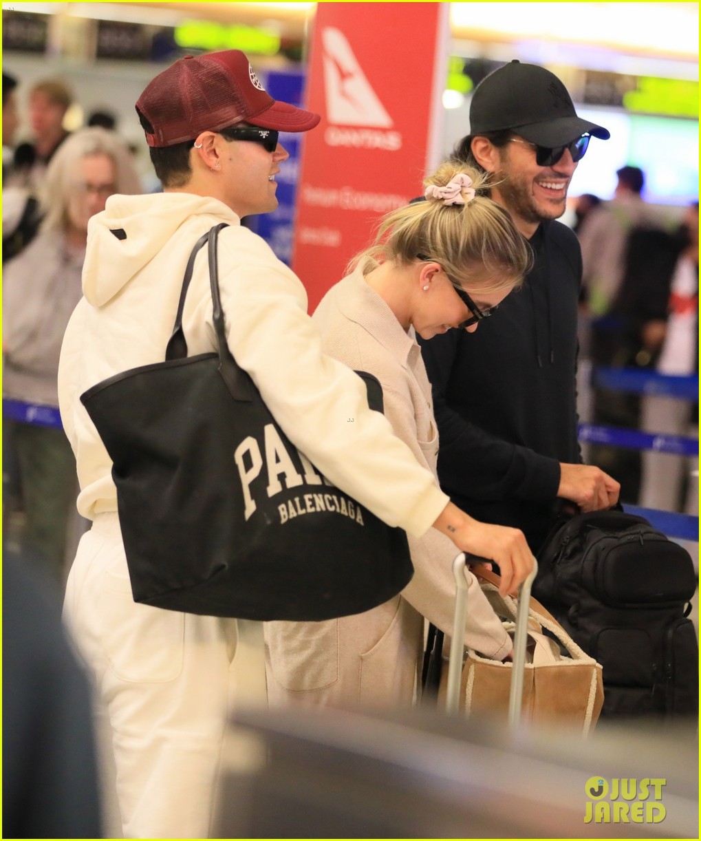 Sydney Sweeney & Fiancé Jonathan Davino Head Back to Sydney After