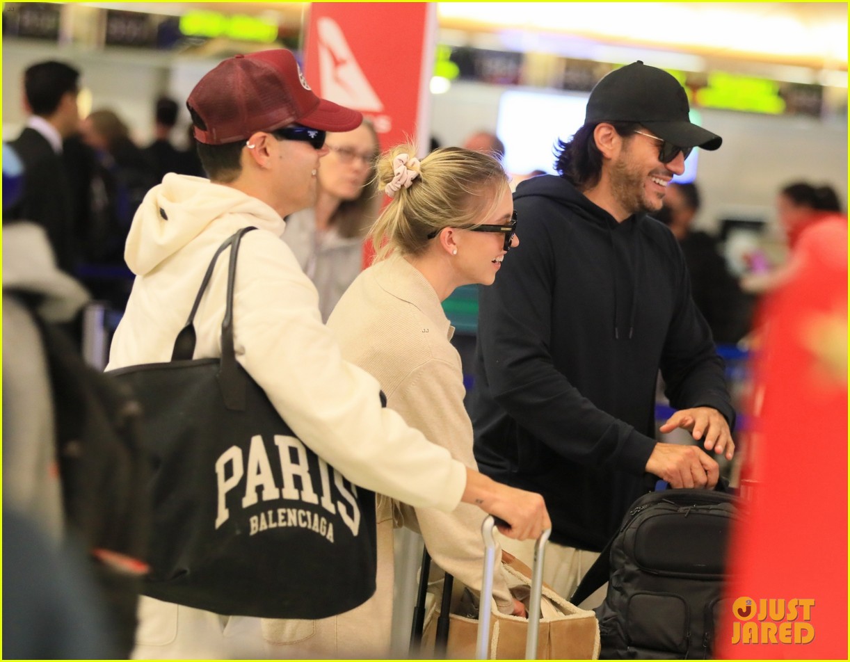 Sydney Sweeney & Fiancé Jonathan Davino Head Back to Sydney After