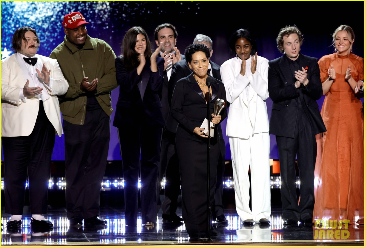 &lsquo;The Bear&rsquo; Stars Jeremy Allen White, Ayo Edebiri & Ebon Moss-Bachrach