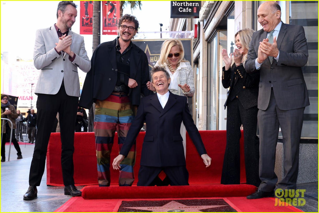 Pascal Vs Ruffalo Willem Dafoe Gets Support From Pedro Pascal, Mark Ruffalo, & More at ...