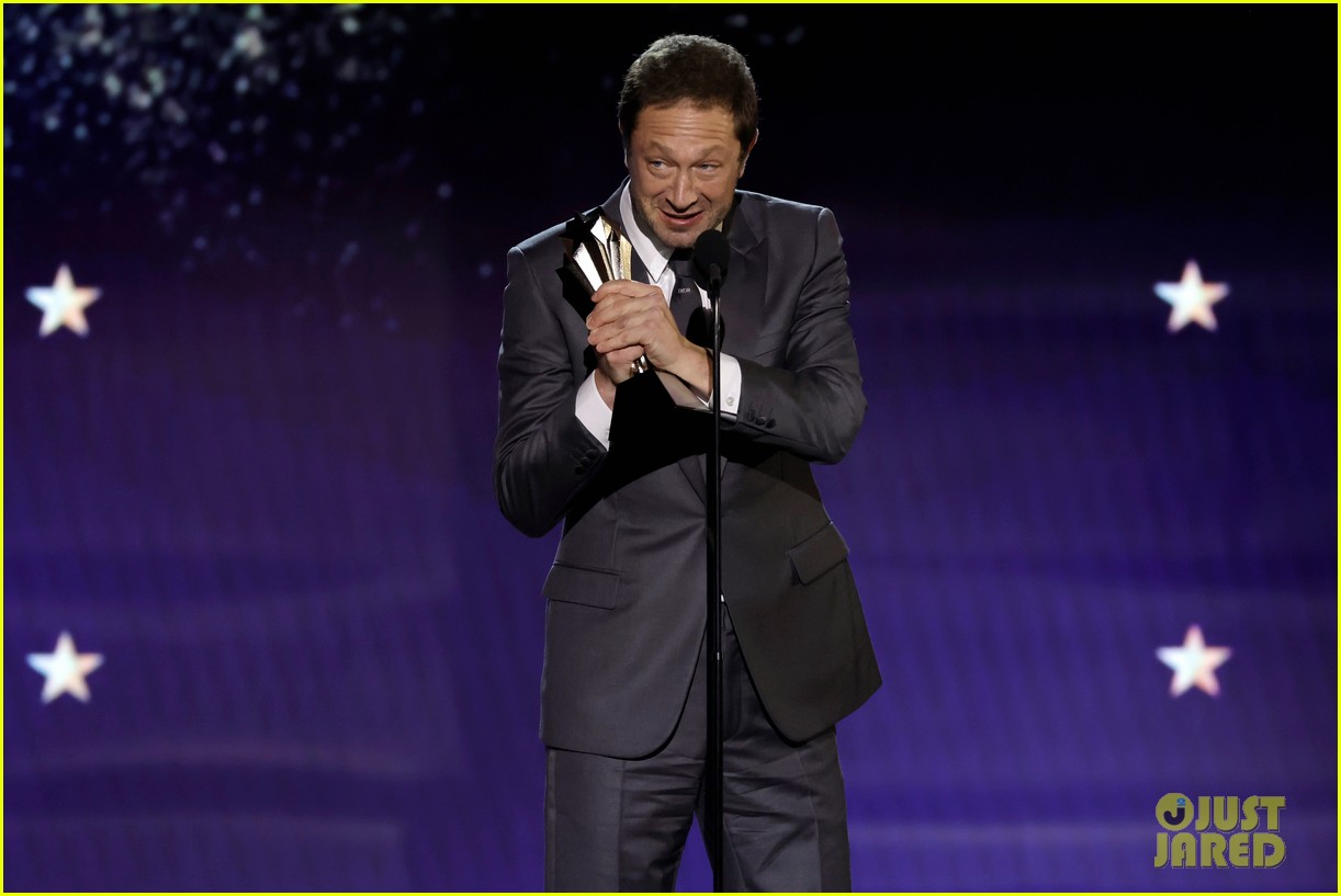 The Bear's Ebon MossBachrach Thanks Taylor Swift After Winning at